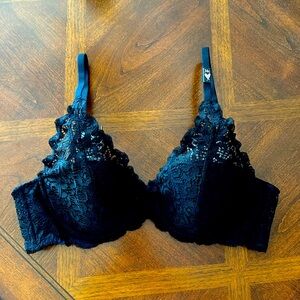 COPY - NWT Victoria’s Secret BLK 34C lace bra